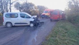 Nehoda u Třebíze, dodávka se srazila s osobákem