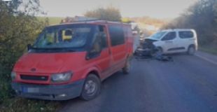 Nehoda u Třebíze, dodávka se srazila s osobákem