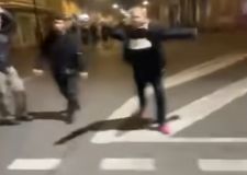 Hrůzná rvačka v pátek večer v centru Slaného. Muži zde mlátili ženy na ulici