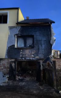 Na Rakovnicku vyhořel v noci dům. Škoda za dva miliony
