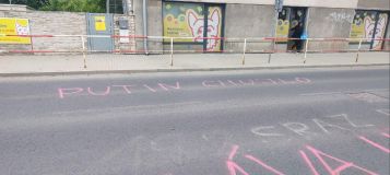 Chodník před restaurací U Meisnerů opět posprejoval vandal. Bude zde hrát Ortel