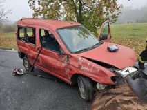 Dopravní nehoda uzavřela silnici mezi Unhoští a Horním Bezděkovem, došlo při ní ke zranění