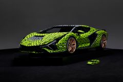FOTO: V Kladně vyrobili Lamborghini Sián v životní velikosti ze 400 tisíc kostiček Lega