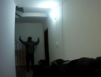 Silvestr pod vlivem drog. Mladík v Holandské ohrožoval noži rodinu