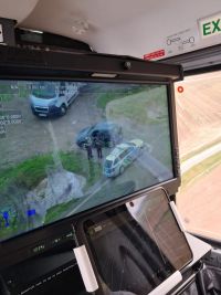 Nebezpečný úsek pod dohledem vrtulníku: Policisté na Kladensku zasahovali proti riskantním řidičům