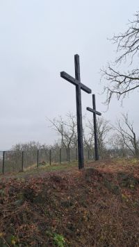 Nové kříže, digitální stezka i obnova přírody: Slaný dokončilo revitalizaci Slánské hory