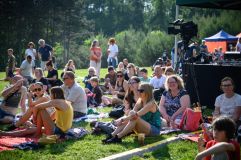 Festival Naproti 2025: Hudba, divadlo a podpora pečujícím rodinám