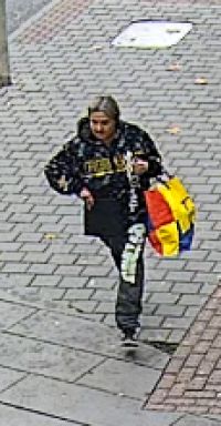 Neznáte ji? V Centrálu našla mobil a kartu a neodevzdala