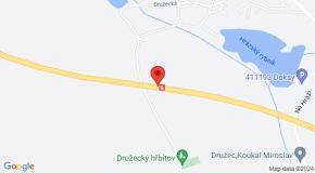 Auto po nehodě skončilo ve svodidlech na dálnici D6 u obce Družec
