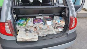 Noviny z kladenské knihovny se vozí jako podestýlka do záchranné stanice