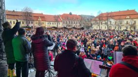 Ve Slaném se před Štědrým večerem zpívalo na náměstí