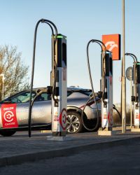 U Velké Dobré vzniklo místo pro ultrarychlé dobíjení elektromobilu