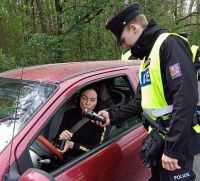 Střízlivým řidičům dávali policisté na Kladně nealko pivo