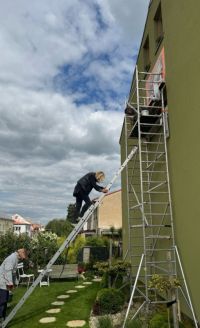 Buštěhrad - město mozaik. Na té poslední je Spitfire