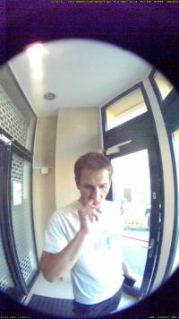 Neznáte ho? Vybral z bankomatu peníze z cizího účtu