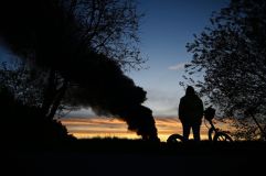 Peklo v Rynholci. Fotografie požáru se dostala do finále fotosoutěže Evropské agentury pro životní prostředí