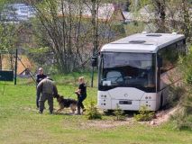 Služební hafani a psovodi trénovali v areálu Poldovky