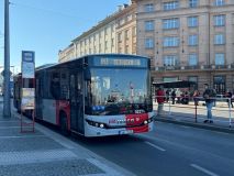 Autobusy budou na Kulaťáku jezdit po kolejích