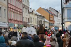 Mikuláš na koni se svým průvodem projel centrum Kladna