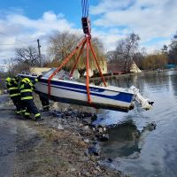Kladenští hasiči zachraňovali v Kněževsi potopený člun