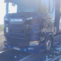 U Slaného se srazila dodávka s náklaďákem