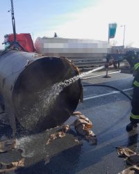 Dálnice z Prahy do Ústí ráno stála. Hořel kamion