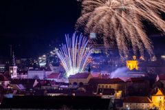 OBRAZEM: Velkolepé novoroční ohňostroje rozzářily Kladno a Slaný