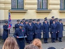 Před gymnáziem si připomněli Den veteránů