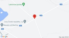 Na křižovatce u obce Kamenné Žehrovice havarovalo osobní auto