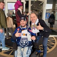 Krásný příběh. Sparťan pomohl Kladeňákovi s hendikepem, aby mohl fandit Rytířům