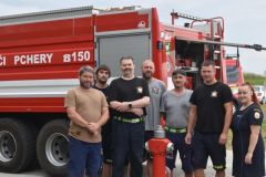 Stříkačku nyní naplní za sedm minut. V Pcherách slavnostně zprovoznili hydrant