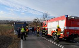 Nehoda u Smečna uzavřela silnici na Slaný