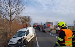 Nehoda u Smečna uzavřela silnici na Slaný