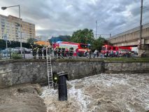 V Zákolanském potoku se vzpříčily tři roury a bránily odtoku vody