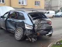 Opilý a zfetovaný. Srbský řidič dodávky utekl od nehody, chytli ho hned