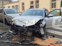 Opilý a zfetovaný. Srbský řidič dodávky utekl od nehody, chytli ho hned