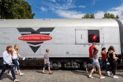 Unikátní vlaková souprava Revolution Train dorazí i do Kladna, na konci června