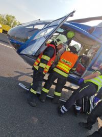 Obrazem: Střet kamionu s osobním autem, ve kterém jelo malé dítě. Auto vypadá na odpis, ale posádka snad bude v pořádku