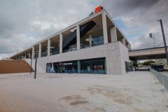 Nová železniční spojení a vlaková stanice Praha–Bubny a uvedeny do provozu