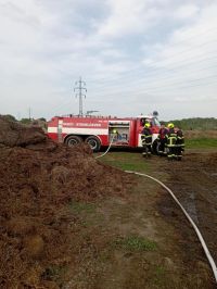 Požár hnoje trápil obec Zájezd celý víkend