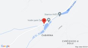 U Brandýsku havaroval osobní vůz a motocykl, kolize si vyžádala zranění osob