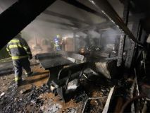 Hasiči z Kladenska zasahovali v Novém Strašecí u požáru altánu