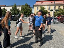 Strážníci při ukázce zneškodnili pachatele, který ohrožoval pacientku i záchranáře