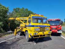 Takhle to vypadá právě na dálnici D7. Stále se uklízí
