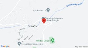 Srážka dvou aut v ulici J. Hory na Kladně a přívěs skončil v plotě v ulici Rudé armády v obci Svinařov