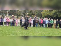 Děti ze Základní školy v Norské ulici strávily odpoledne s Městskou policií Kladno, hlavní hvězdou byl služební pes Ury