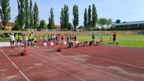 Známí čeští olympionici navštívili jubilejní olympiádu ve Slaném