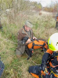 V Hřebči spadl pes do studny