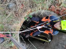 V Hřebči spadl pes do studny