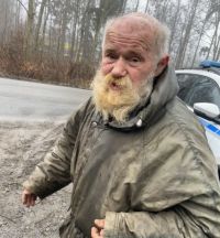 Tento nepořádek nanosil bezdomovec na Kožovku za měsíc. Co s ním?